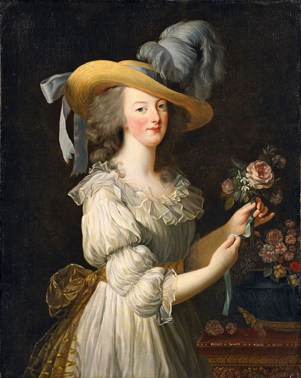 Maria Antonietta indossa la chemise a la reine 1783